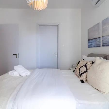 Moon Light 1-bedroom In * Ларнака